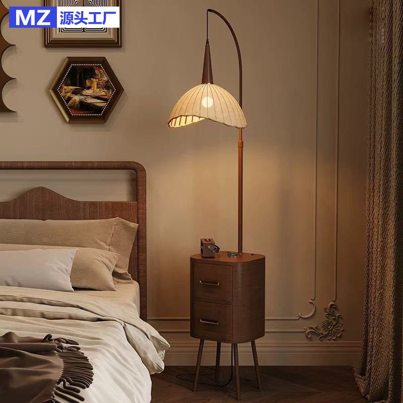 现代简约卧室实木置物架中古风卧室床头柜台灯一体智能复古落地灯