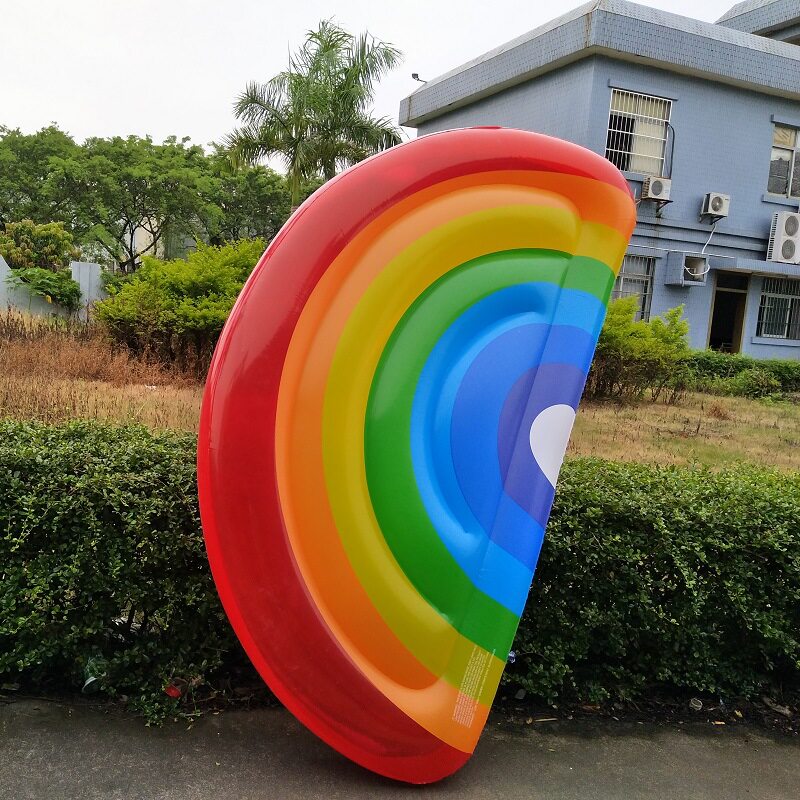 工厂现货PVC吹气半边彩虹浮排,充气半圆彩虹浮床加厚批发零售