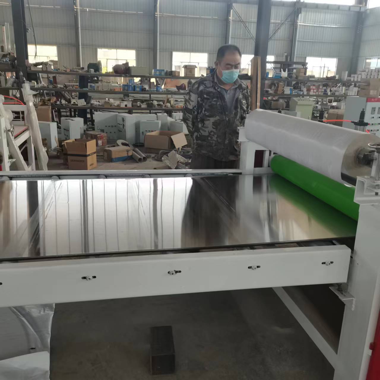 PET膜木饰面板贴面机胶膜热复合机木工地板覆膜机自动裁膜