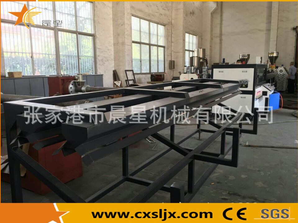 厂家供应32mmPVC一出四穿线管材生产线