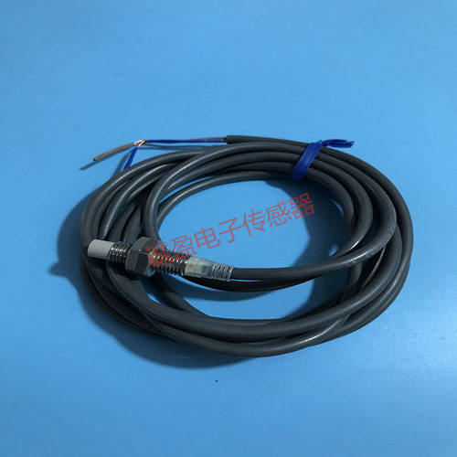 接近开关E2E-X4MD1关M8直流24V二线常开