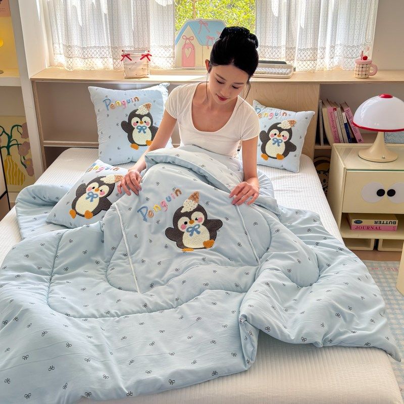 精选卡通企鹅抱枕被子两用汽车用靠垫办公室午睡枕头毯子二合一空,居家布艺,抱枕被,淘宝优惠券,粉丝福利购,淘宝优惠卷