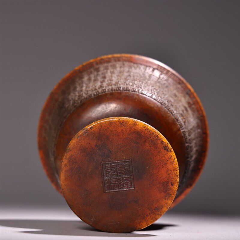 古玩珍品旧藏收高浮雕錾刻百福图角高腿杯雕工精湛酒杯摆件收藏