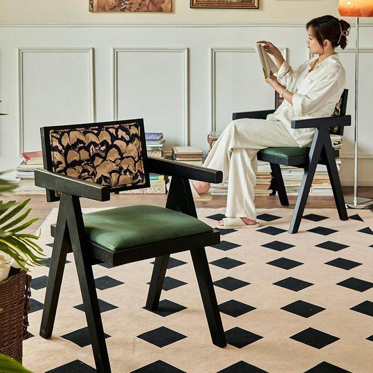 实木餐椅法式复古实木餐椅设计师休闲中古扶手椅黑色昌迪加尔椅