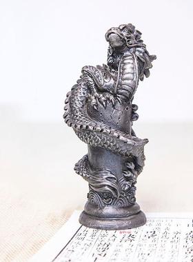 中式创意仿铸铁摆件飞龙在天浮雕像绕柱子桌面摆件居家茶宠工艺品