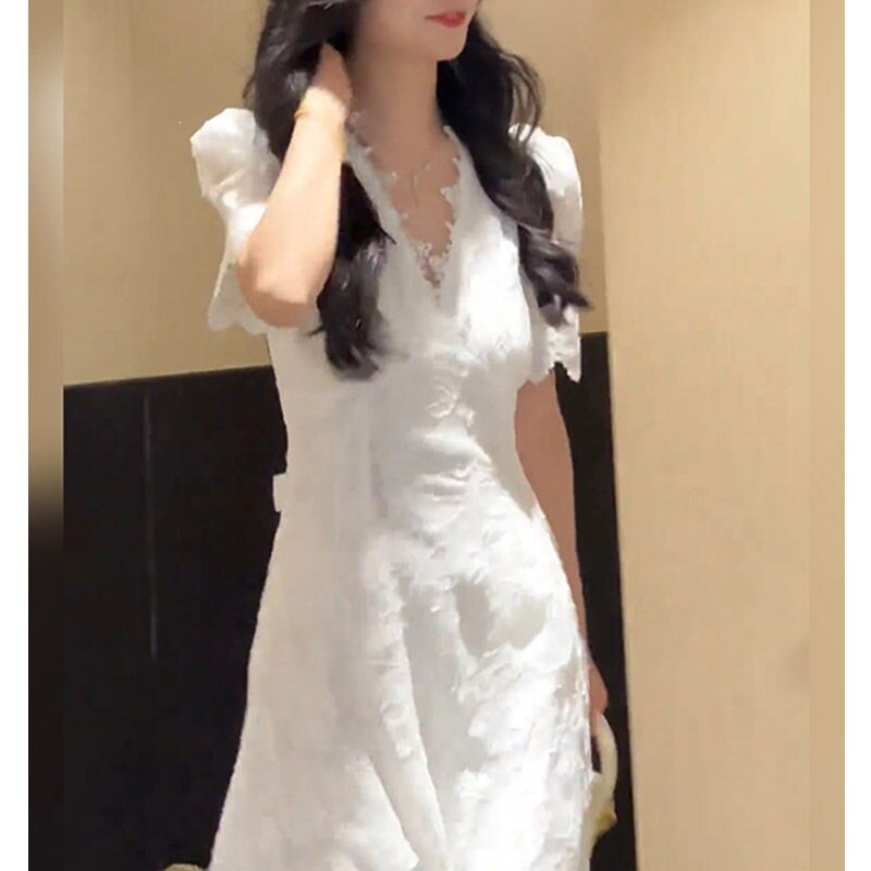 温柔法式V领蕾丝A字显瘦连衣裙女