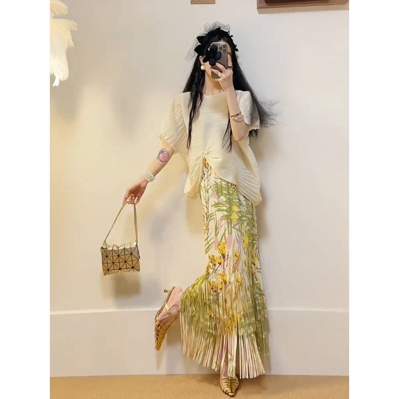 现货三宅褶皱印花高级感小香风职业通勤上衣流苏半身裙两件套装女