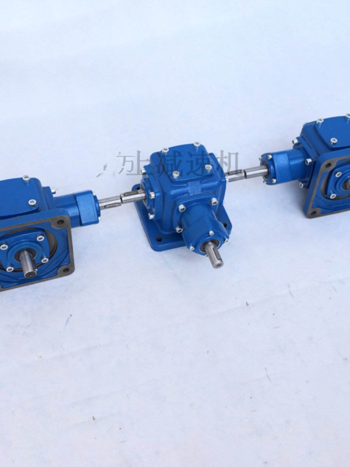 t型螺旋伞齿轮箱 90度换向器 直角齿轮转角器小型 十字换向器箱