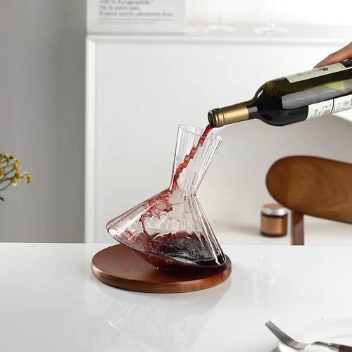 新款直销工厂热销不倒翁醒酒器创意陀螺旋转分酒器家用水晶玻璃摇