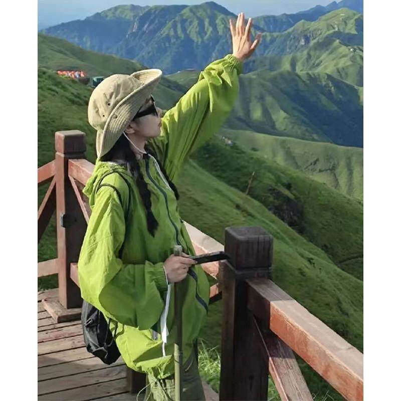 绿色防晒衣女2026新款冲锋衣薄款外套女款爬山穿搭套装登山服户外