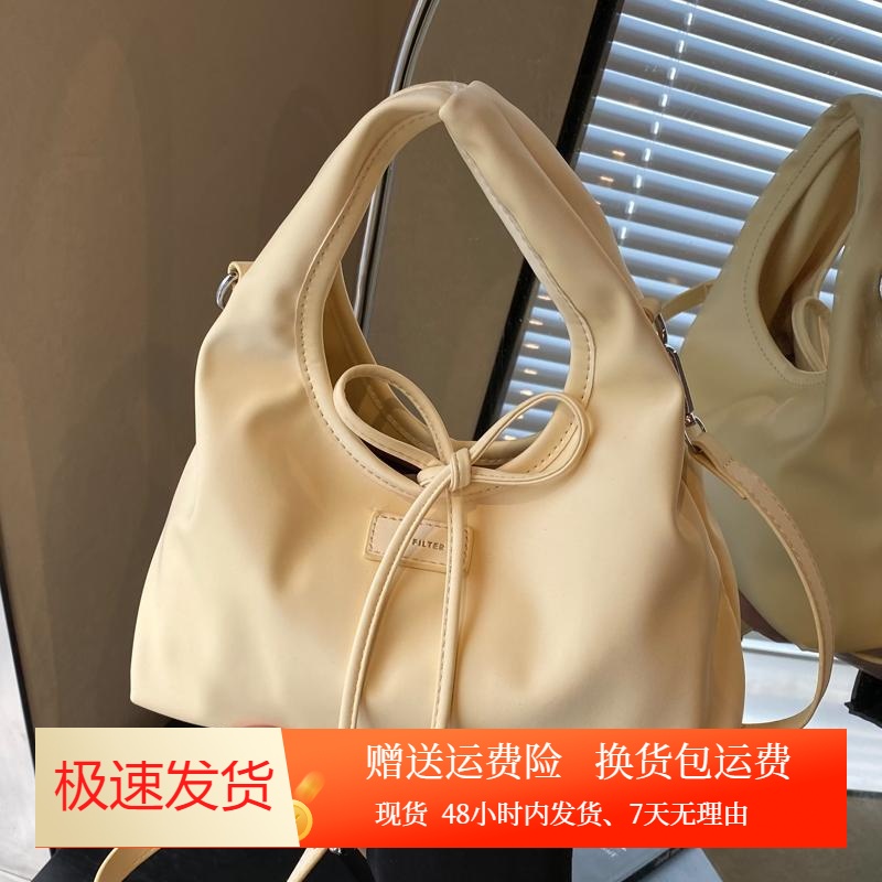 韩国小众手腕包女2025春款休闲枕头包时尚大容量单肩斜挎包黑色PU