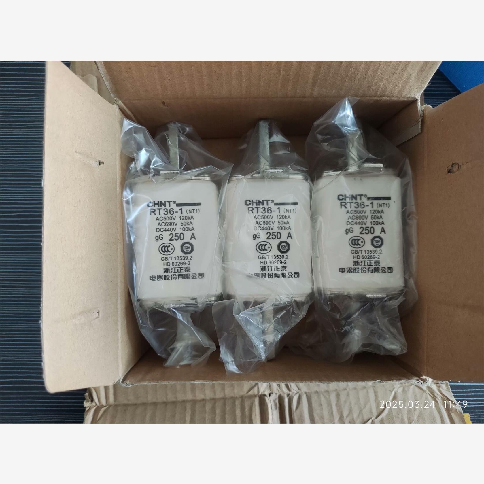 询价正泰熔断器，型号：RT36-1  250A，AC690V,D现货