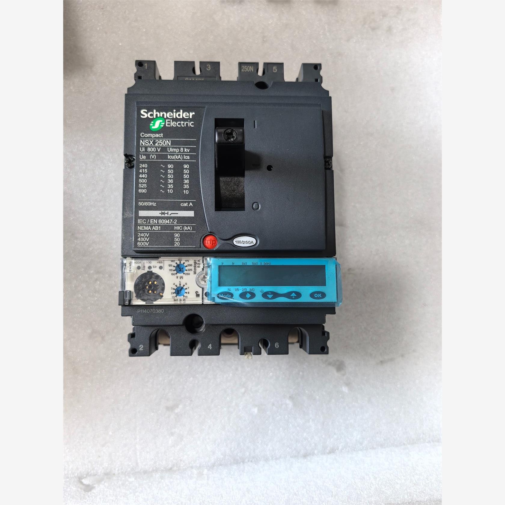 询价施耐德塑壳断路器NSX