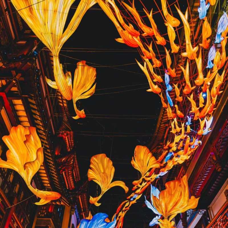 手工鲤鱼花灯发光印花鱼造型彩灯商场景点超市挂件灯笼款式多样