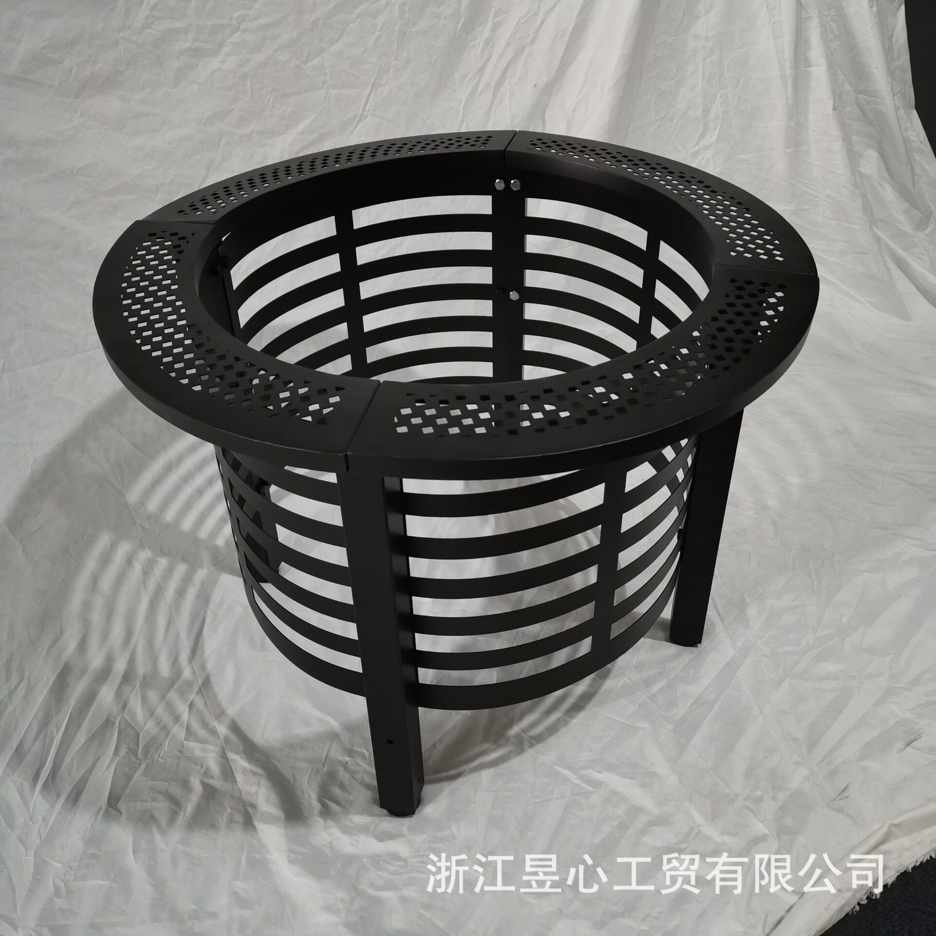 户外可拆卸铁艺桌子搭配无烟炉圆形篝火多人聚餐野外