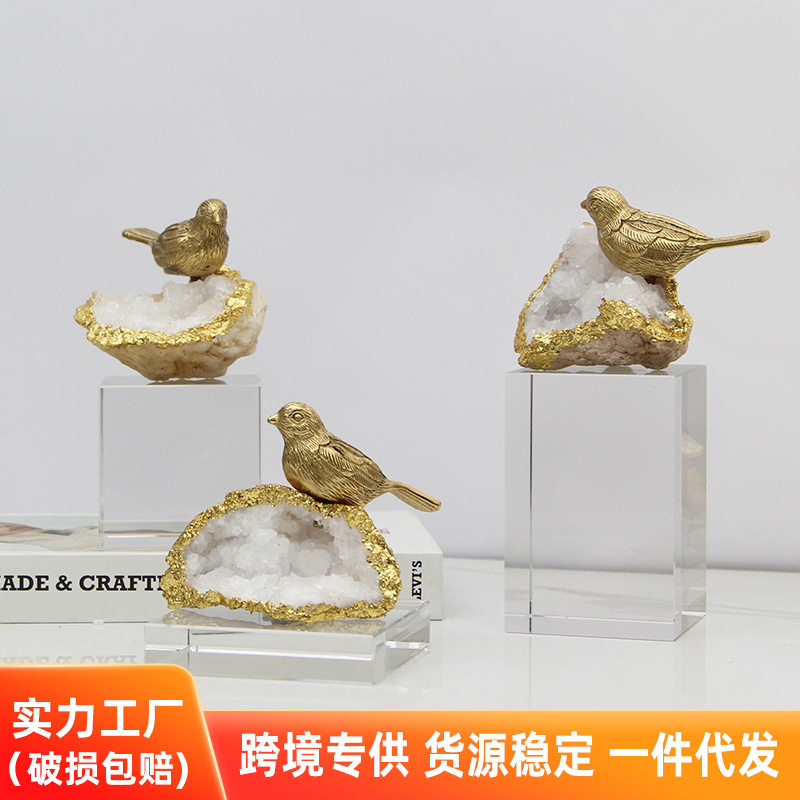 现代轻奢创意黄铜工艺品摆件天然白水晶矿石客厅酒柜书柜装饰品