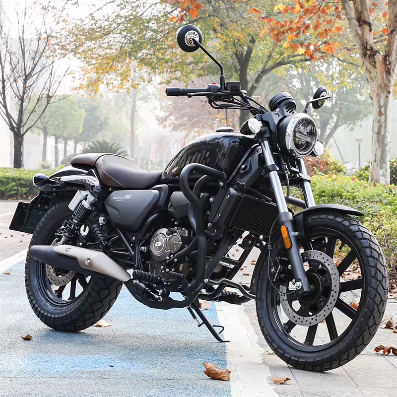 新款国四电喷钱江QJ闪150CC街车闪25H0双缸水冷巡航复古太子摩托