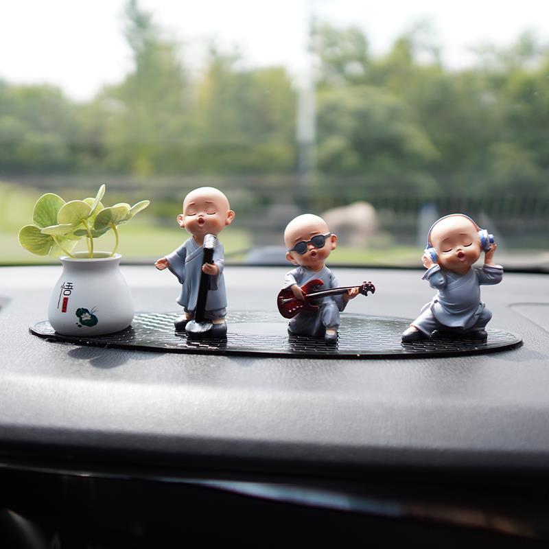 汽车载摆件创意乐队小和尚个性汽车装饰中控台饰品车上车内用品男