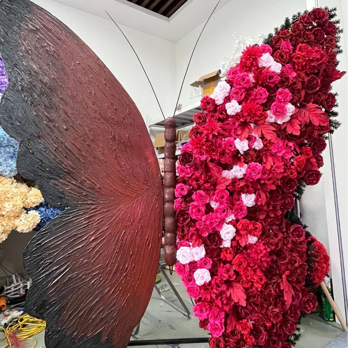 红花墙大型蝴蝶装饰道具立体陈景仿真NPQ翅美网膀造景打卡拍照场