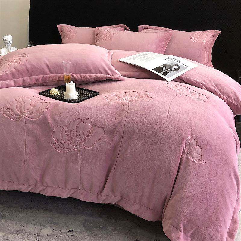 2025新款光雪绒绒全绣花刺绣件四WWN套--好运莲莲系列1.8m床单消