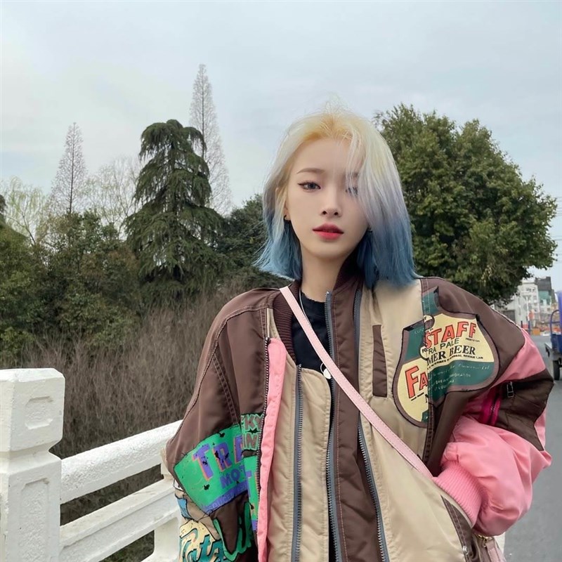 l假发女中长网发修自然中分脸短骨直发全头套式红锁发女团短发造