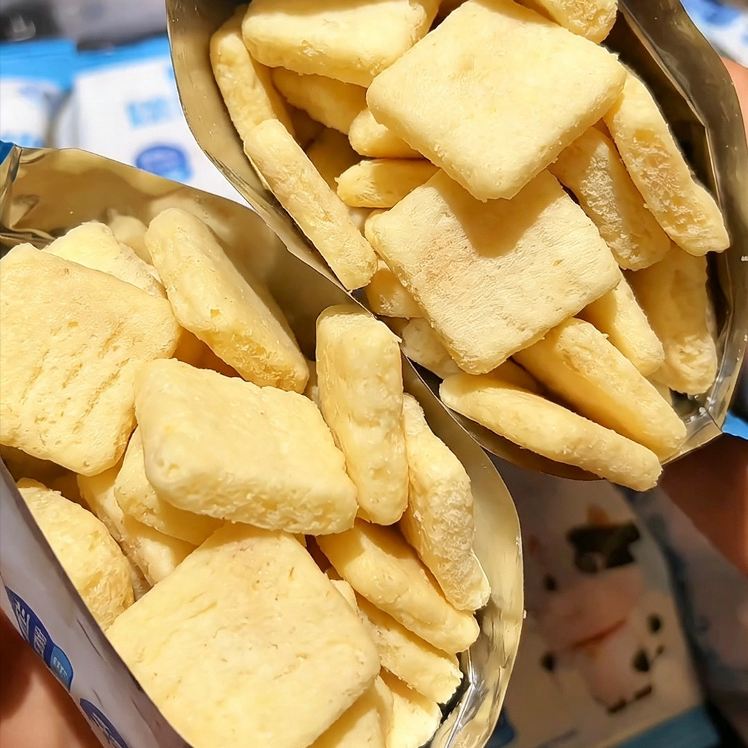 鲜牛乳高钙烘烤乳饼非油炸酥香面点办公室代餐早餐居家休闲小零食
