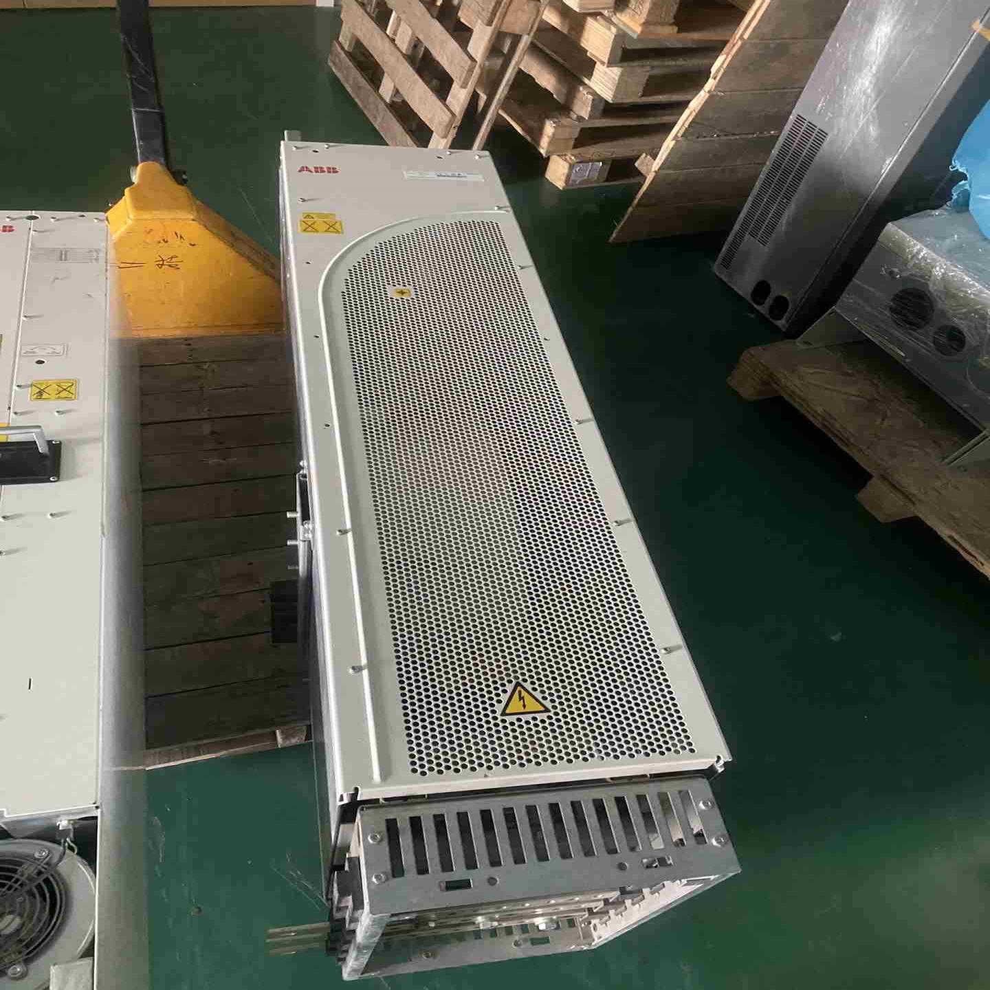 ABB变频器   ACS800系列  ACS800-04-0（崽载电子）