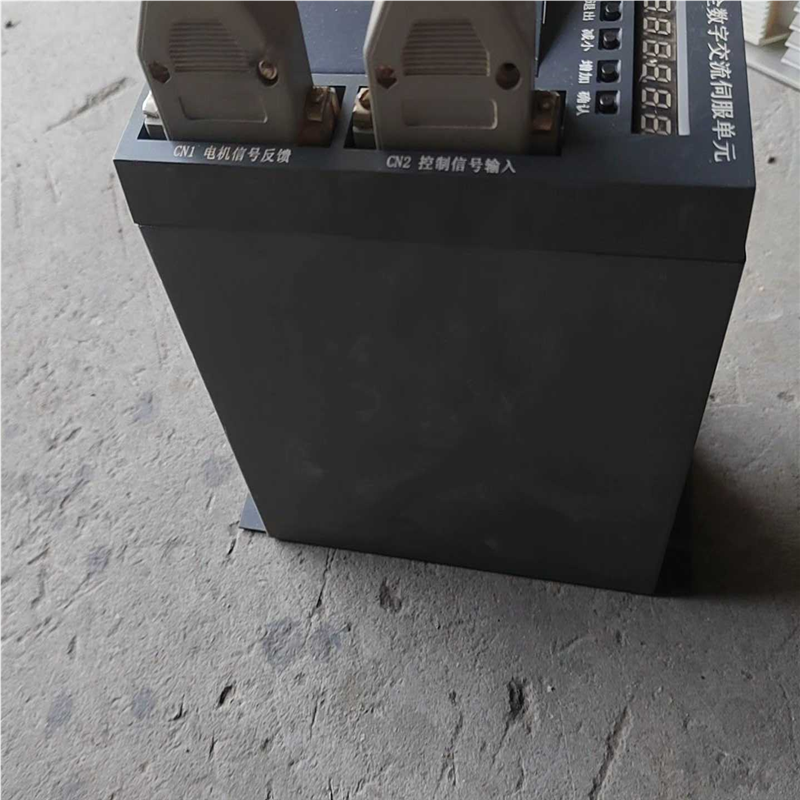 全数字交流伺服驱动器SD30MT，功能正常使用，成色如图所示（憨憨