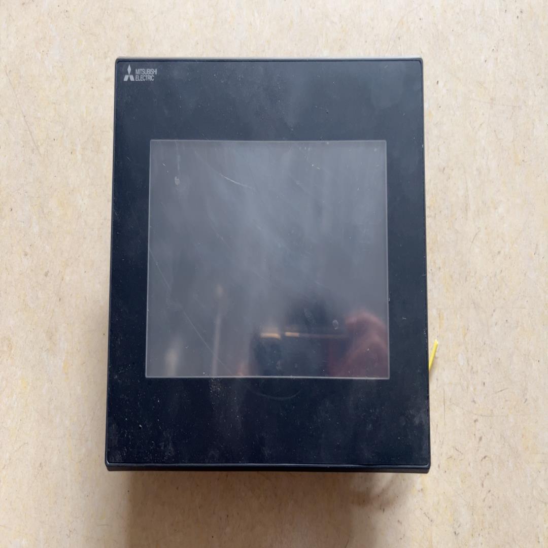 【顺庆】三菱触摸屏，型号GS2 107-WTBD，拆机成色如图，功能【议