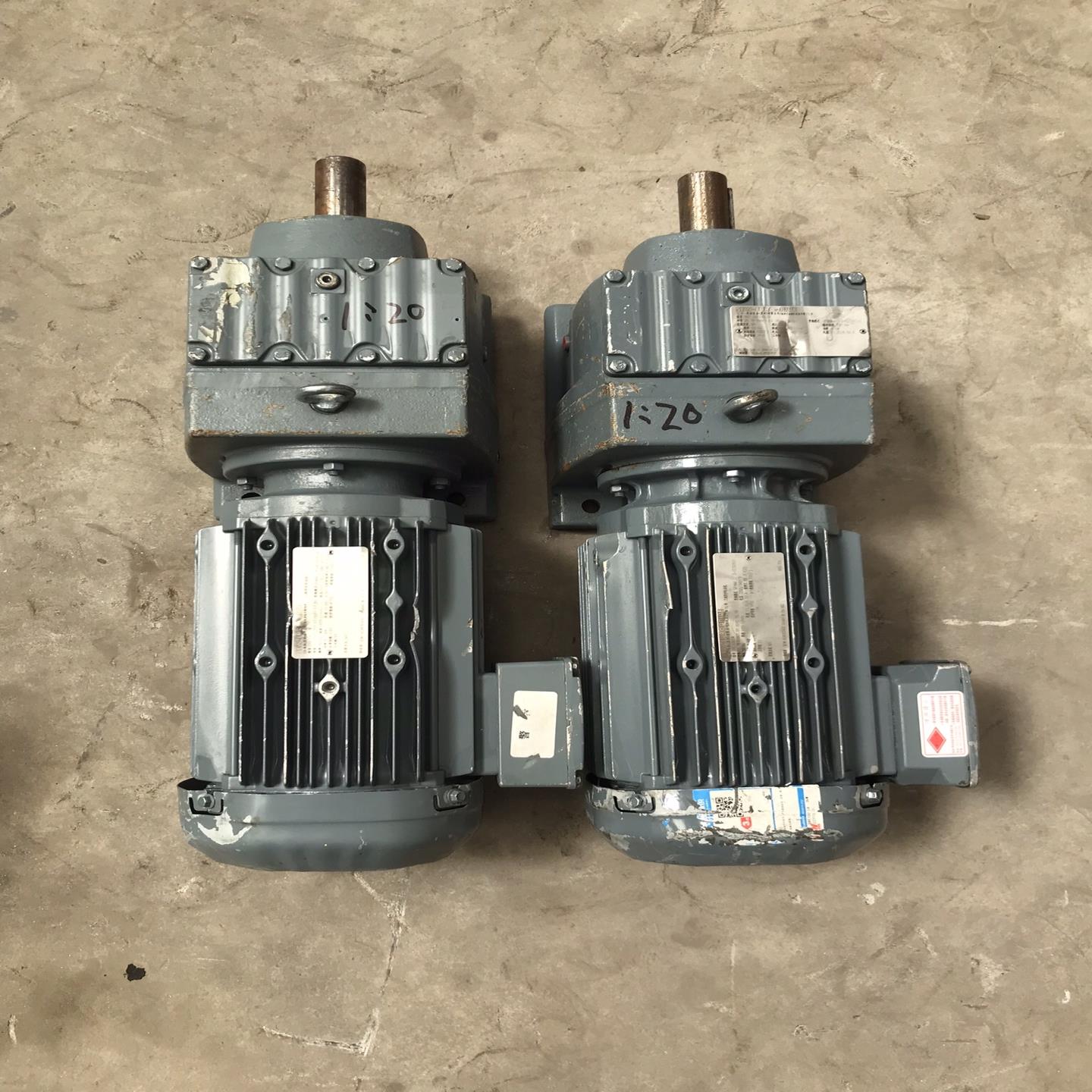 两台sew 3kw 齿轮减速机，R67 DRE100LC4，（耶耶电子）