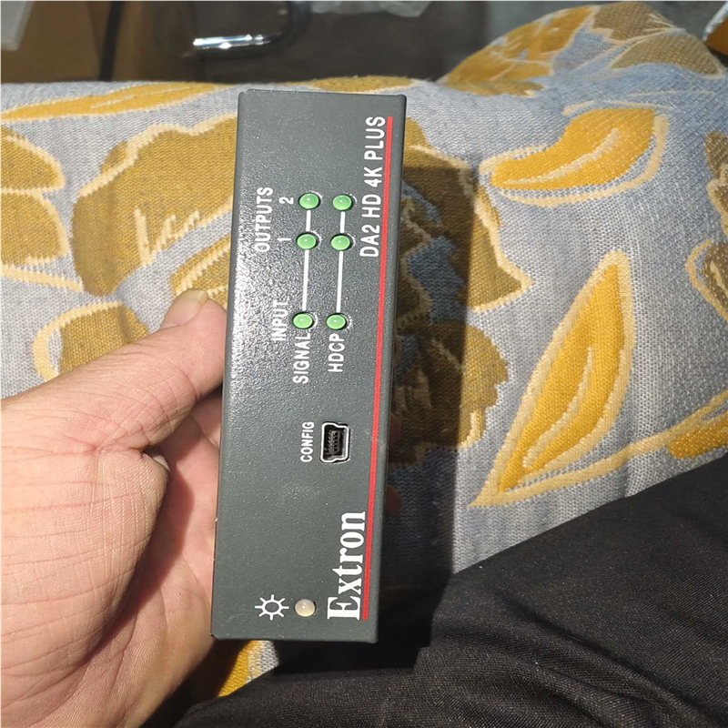 爱思创Extron sw2 HD 4K PLUS切换器 实物（夫美商行）