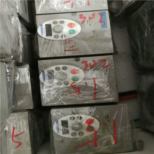 变频器ATV302HU15N4~议价