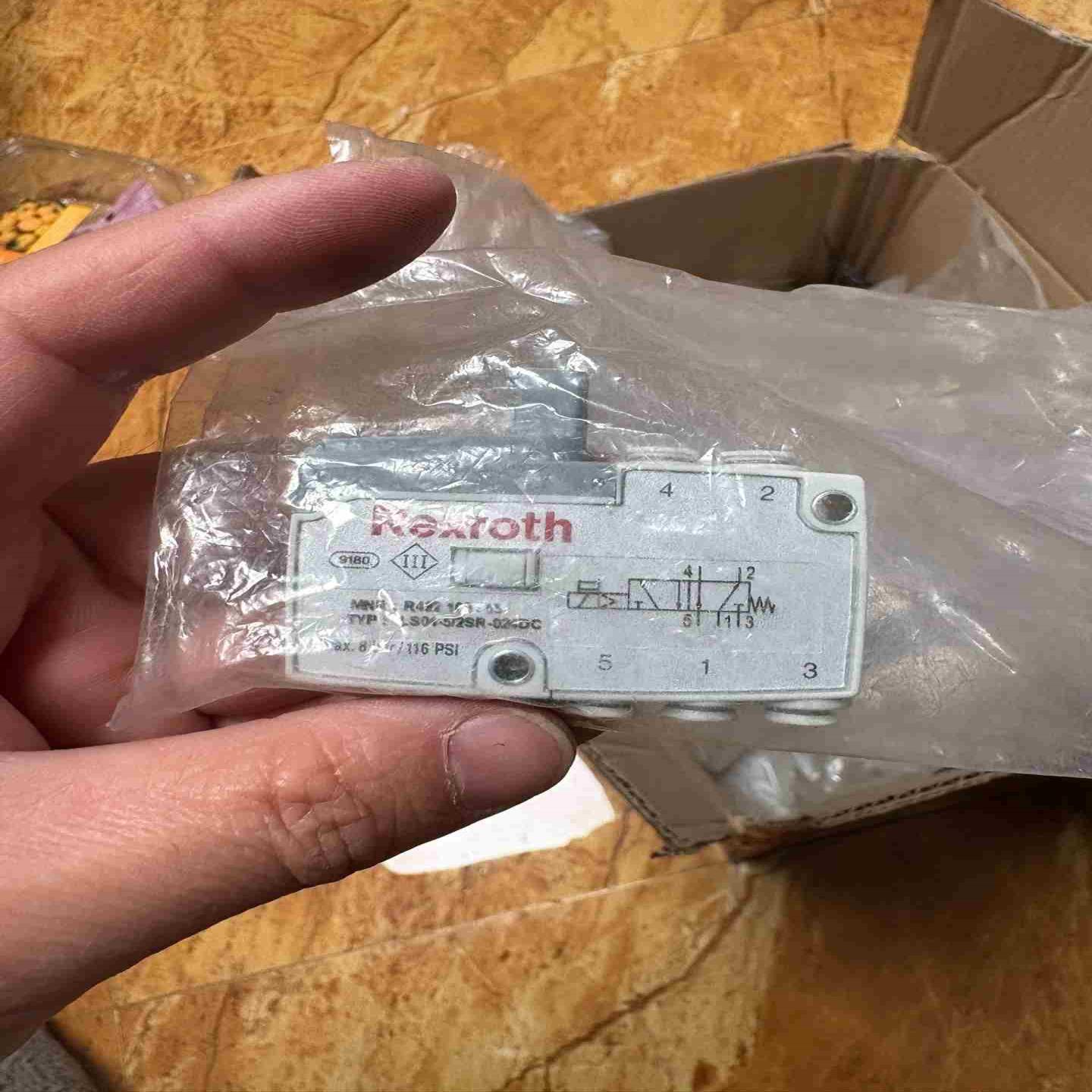 议~力士乐三位五通阀LS04-5/2SR-024DC，R4221