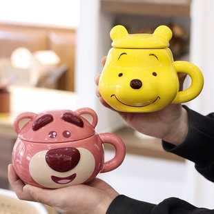 迪士尼新款超可爱草莓熊造型陶瓷杯维尼熊早餐杯大容量彩盒装礼物