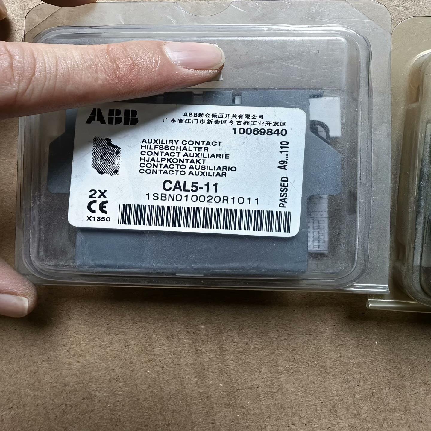 ABB辅助接触点CAL5-11，两个，实物图，库(崽崽配件）