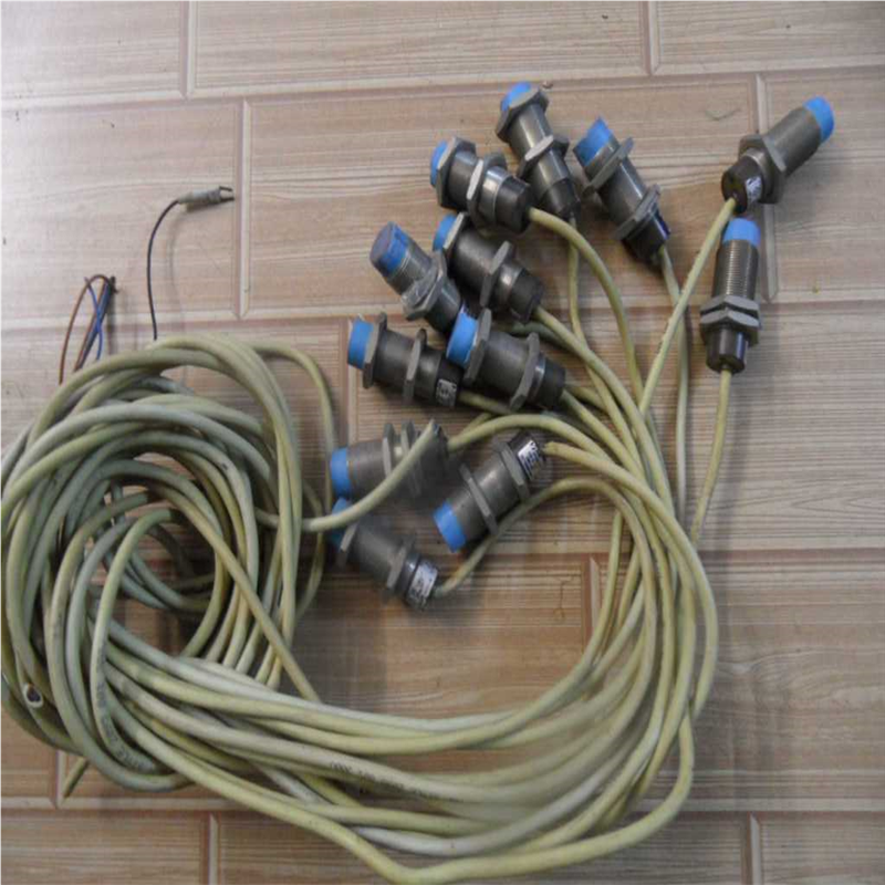 施克SICK接近开关 IM18-08NN8-ZW1 传感器10-30VDC 原装拆机现货~