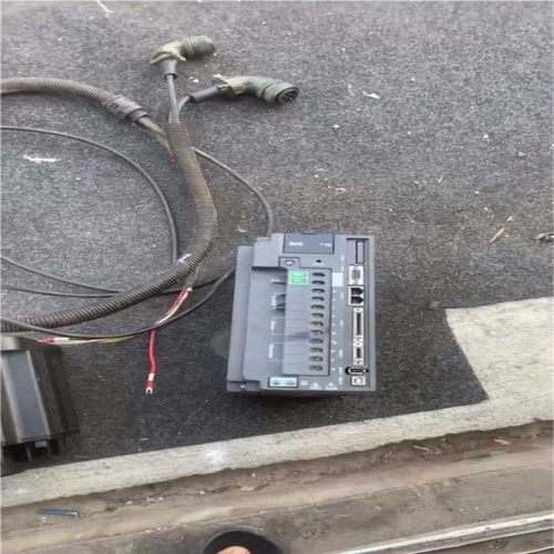 议~台达3千瓦伺服电机套装。电机型号ECMA-L11830RS,