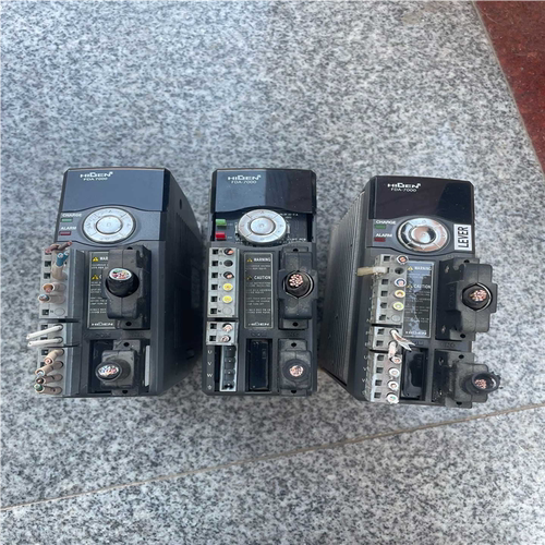 （仔仔配件）伺服驱动器 韩国 海坚FDA-7004B  设备闲置拆机，功