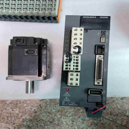 (议价)MR-J3-70A配HF-KP73功能正常成色一般，好的联系