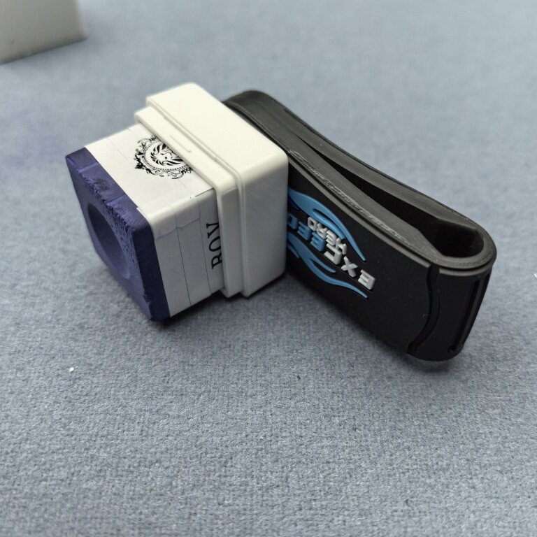 Мел для кия exceed hero青花瓷巧克夹套装exc台球巧粉盒送引磁片台球配件