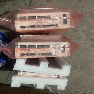 询价~库存伺服驱动器LXM23cu07m3x 200v