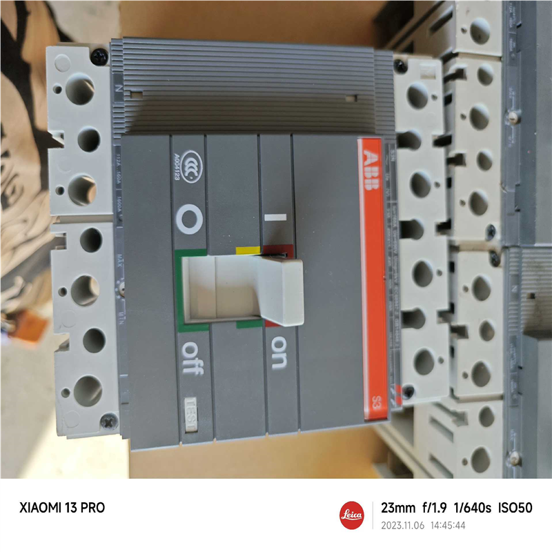 议~拆机ABB塑料壳断路器，型号:S3N 4P 160A 如图所