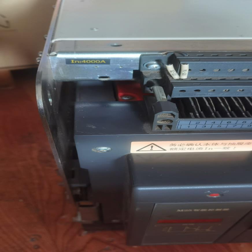 常熟开关厂智能断路器CW2-4000/3   4000A，坼(崽崽配件）