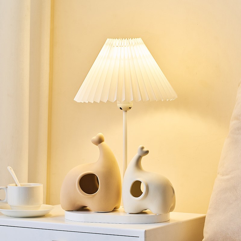 现代简约陶瓷情侣摆件客厅创意人物电视柜酒柜装饰品订婚结婚礼物