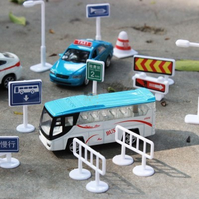 儿童认知玩具diy18件套交通路标模型停车场路牌红绿灯指示牌标志