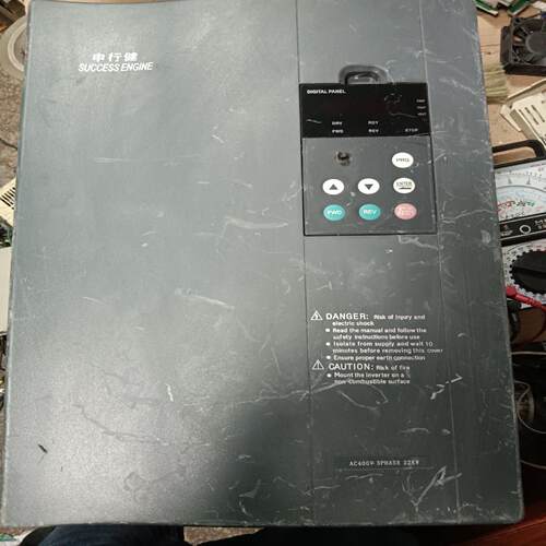 (议价)变频器H3400A0022KN，功率22KW。外面运输中有点