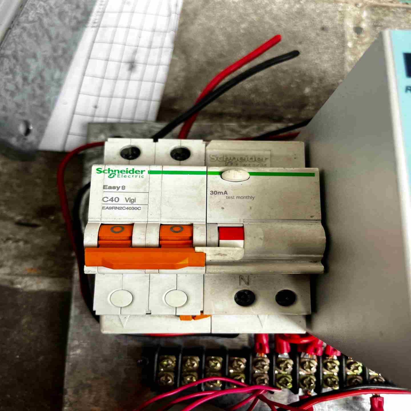 施耐德 C40 EA9RN2C4030C开关 功能议价