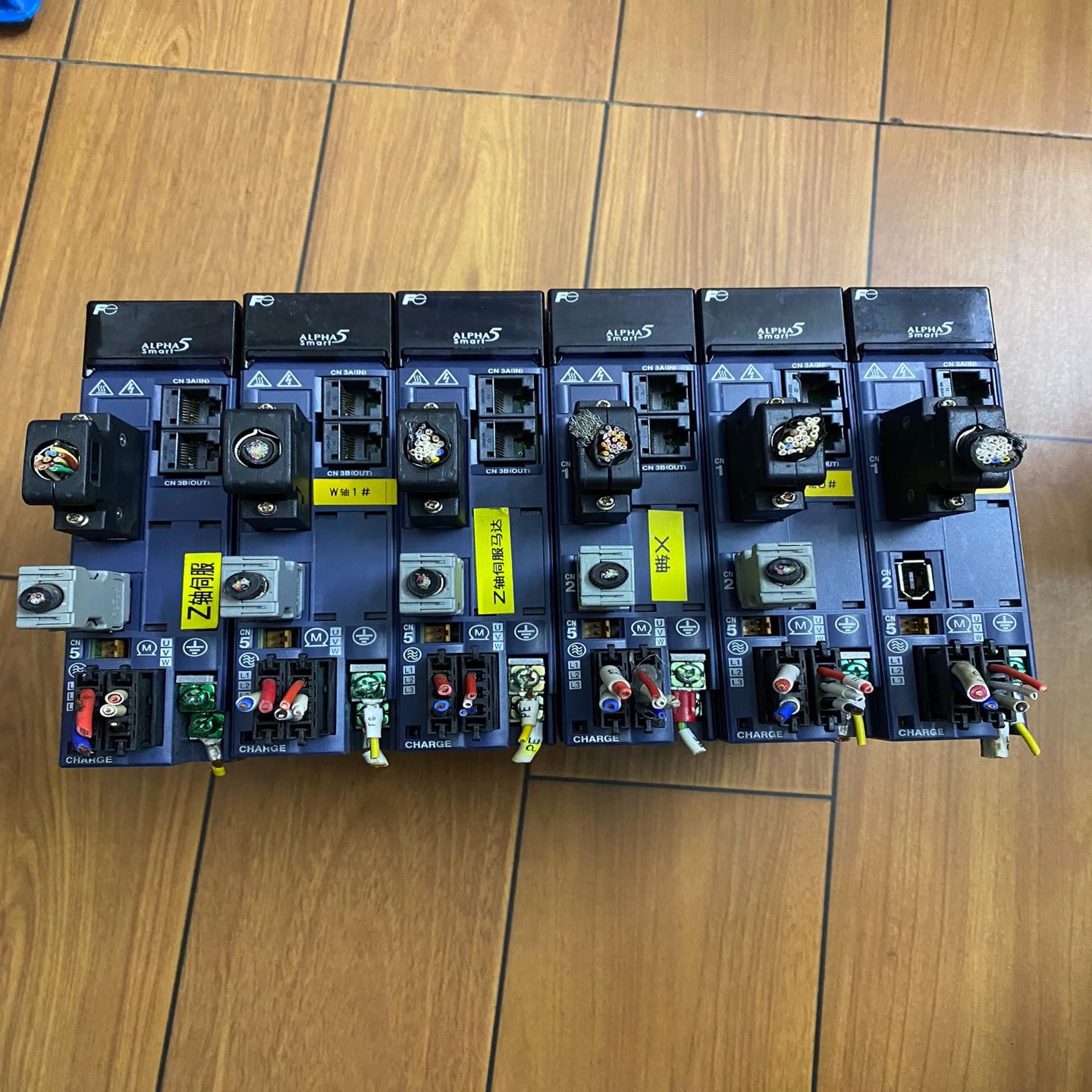 富士单驱动器 RYH401F5-VV2  400W6个单（憨憨电子）