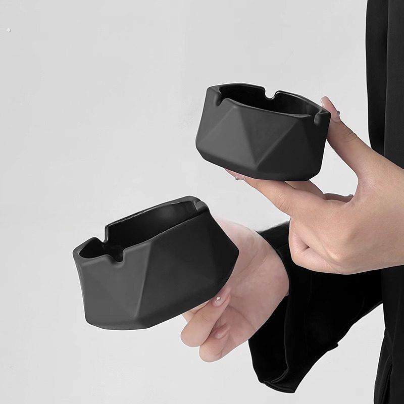 趣皿小众设计高级感防灰飞烟灰缸轻奢家用客厅创意高端大气上档次