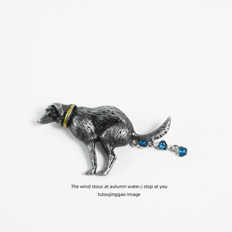 无聊瞭 挂个狗狗拉粑粑胸针！爱心镶钻别针 恶搞趣味创意生日礼物